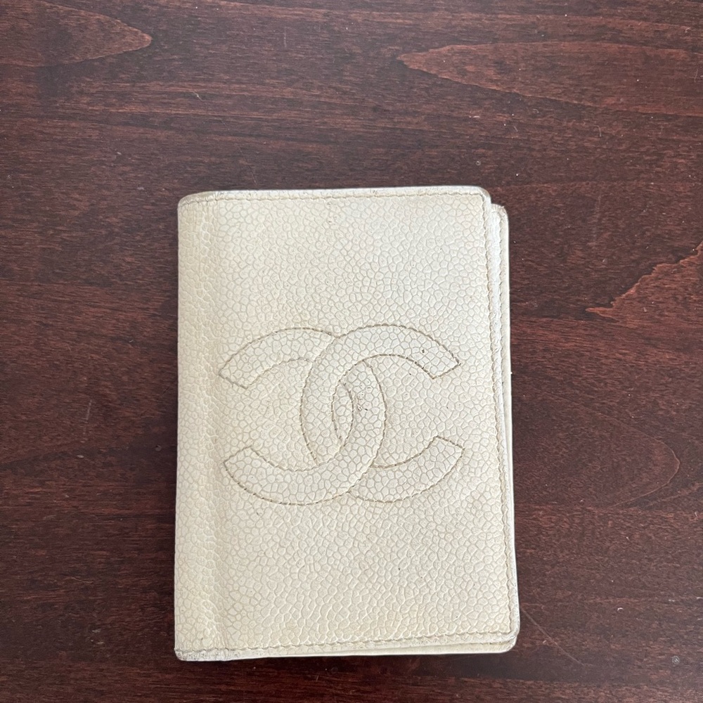 CHANEL Ivory Textured Card Holder